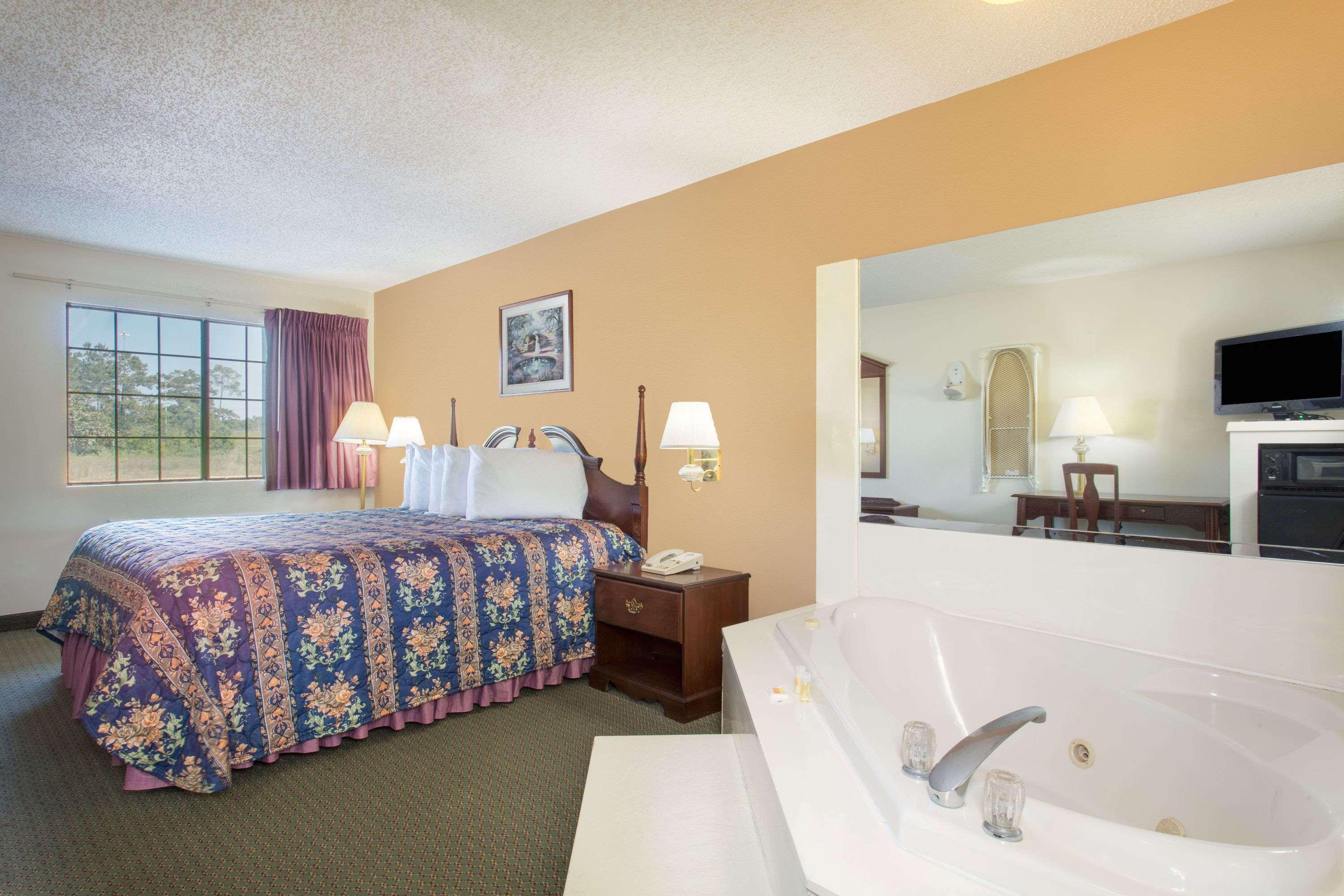 Days Inn By Wyndham Picayune Bagian luar foto