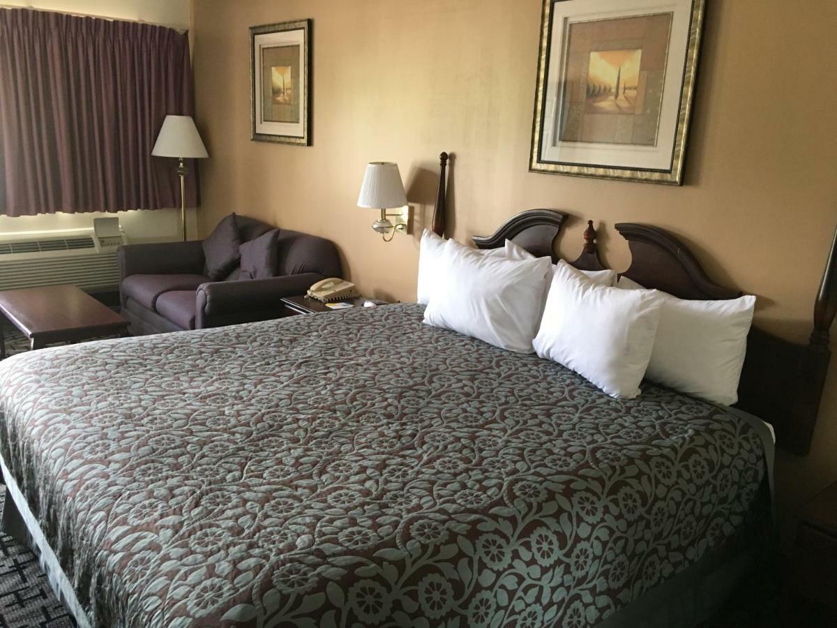 Days Inn By Wyndham Picayune Bagian luar foto